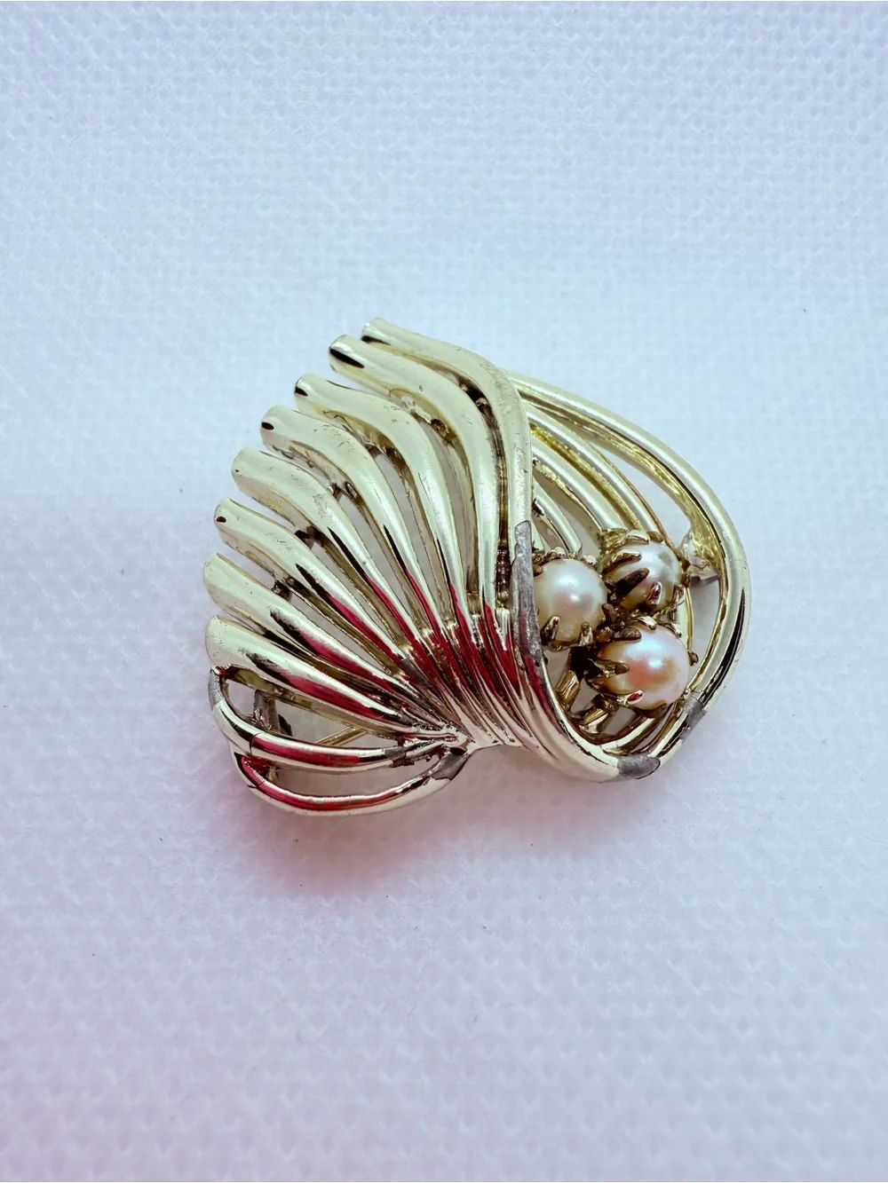 Vintage Gold Tone Faux Pearl Ribbed Heart Brooch Pin